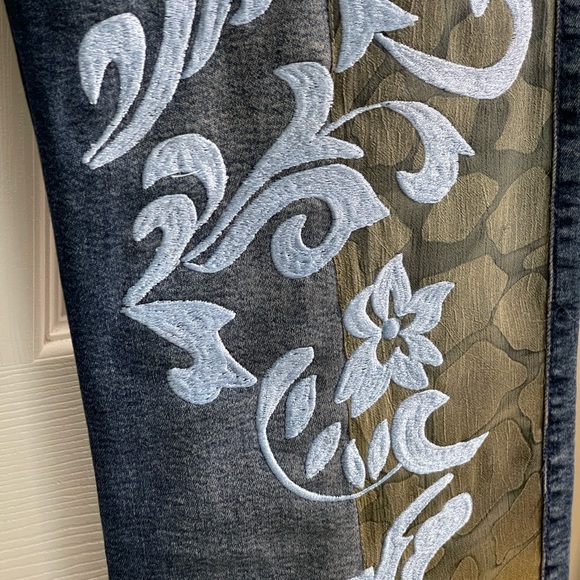 New!  Vintage 90s, Y2K.  Beautiful embroidery and embellishment.  Boot cut-8 - Picture 6 of 11